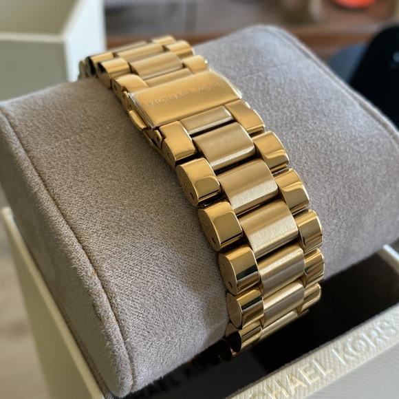 Michael Kors Gold Watch - Picture 4 of 6